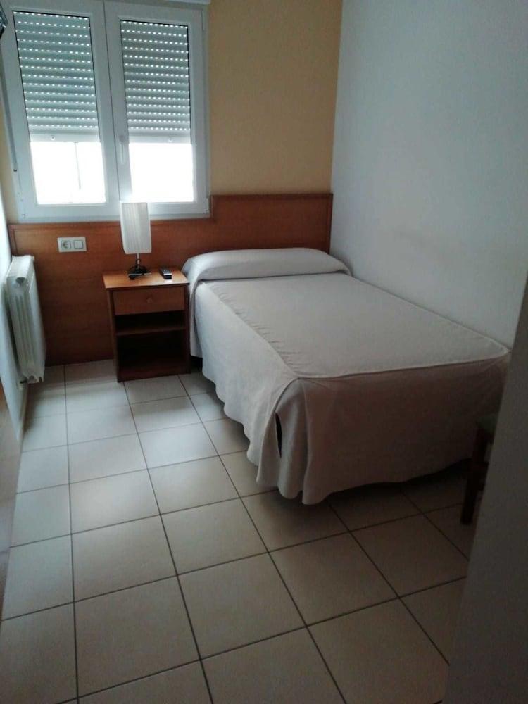 Pensión Residencia Caola 2*Vilarrodis公寓